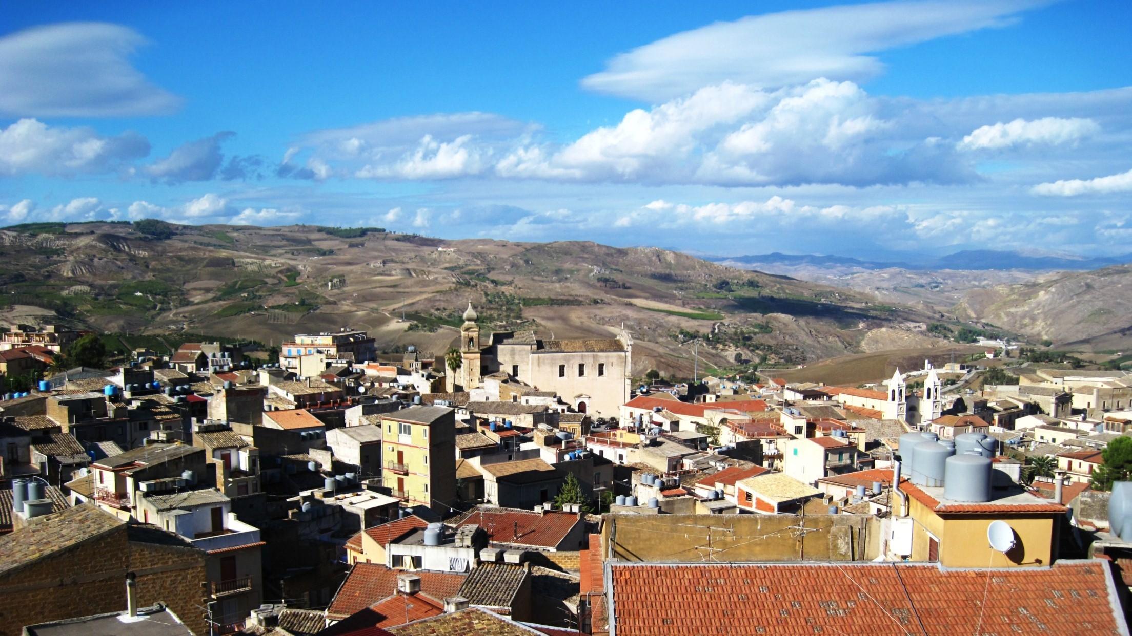 Racalmuto på Sicilien, Leonardo Sciascias födelsestad. Foto: Public Domain