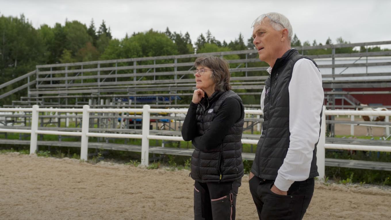 Hans och Axel Bohlin har arbetat tillsammans sedan Hans för 15 år sedan sade att han behövde någon som kunde internet. Camilla Ranje Nordin har varit med sedan 2018. Foto: Alex Reinholdsson