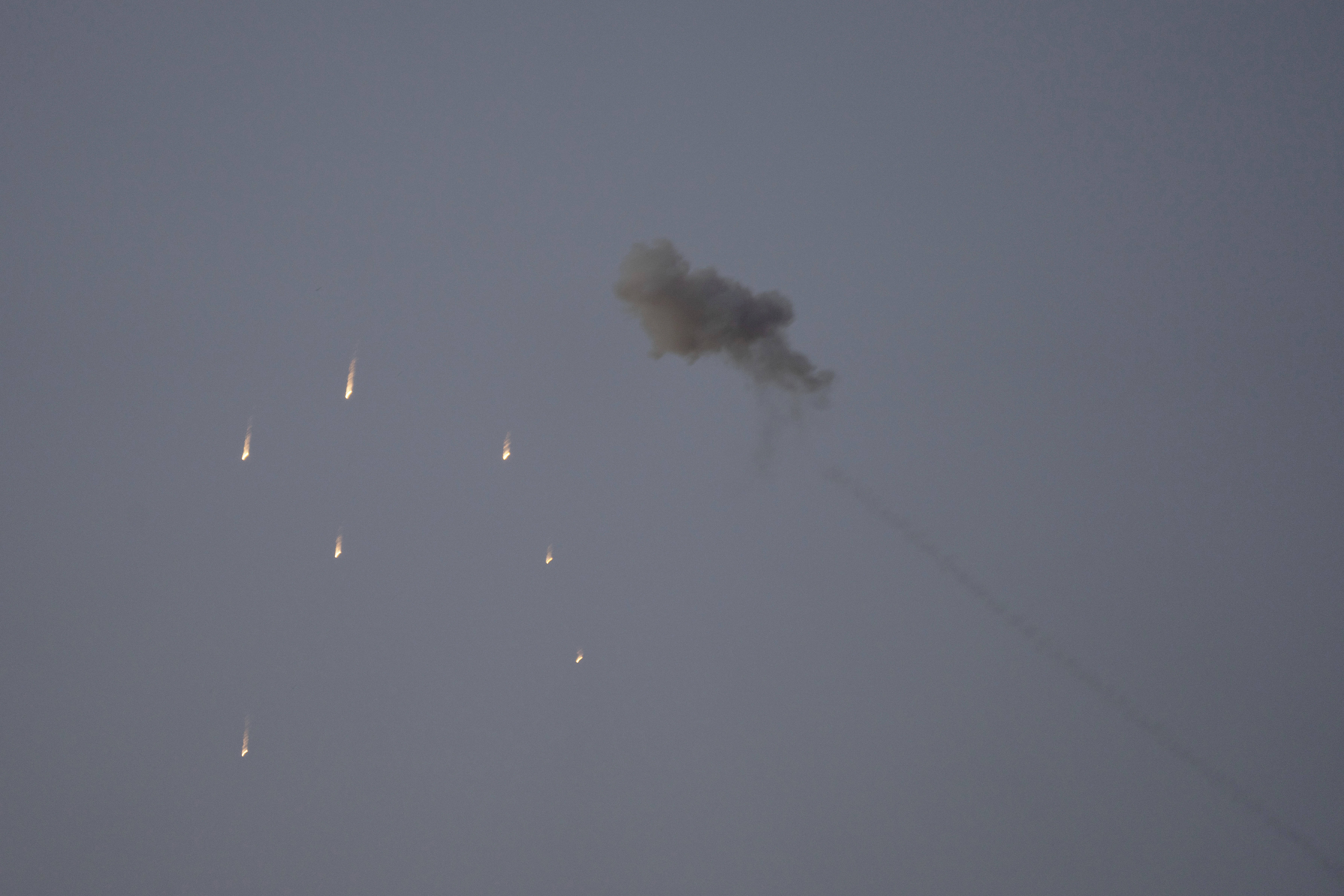 Ett tjugotal raketer avfyrades från Gaza mot Israel. Arkivbild. Foto: Ohad Zwigenberg/AP/TT