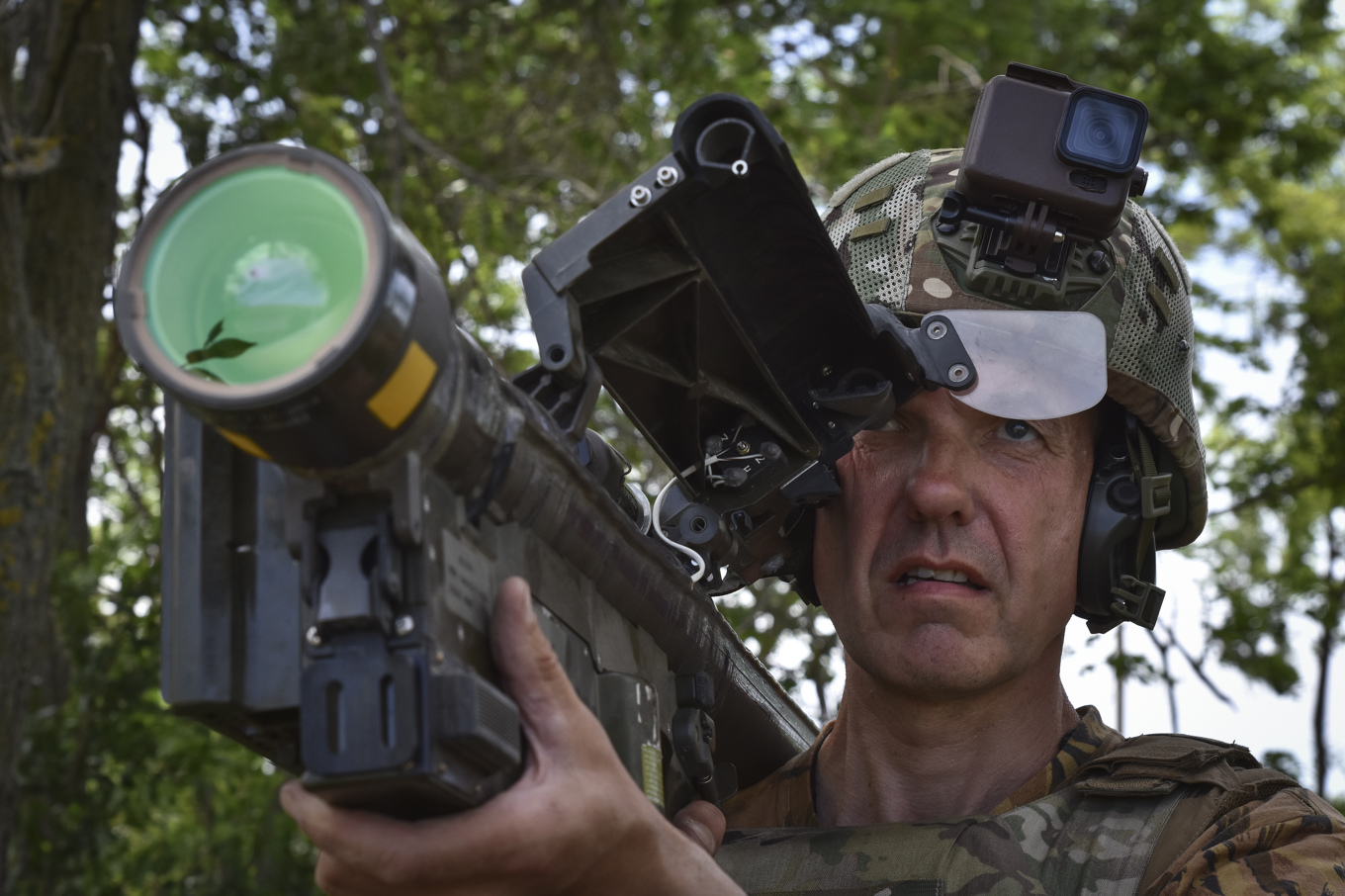 En ukrainsk soldat utrustad med Stinger. Arkivbild. Foto: Andriy Andriyenko/AP/TT