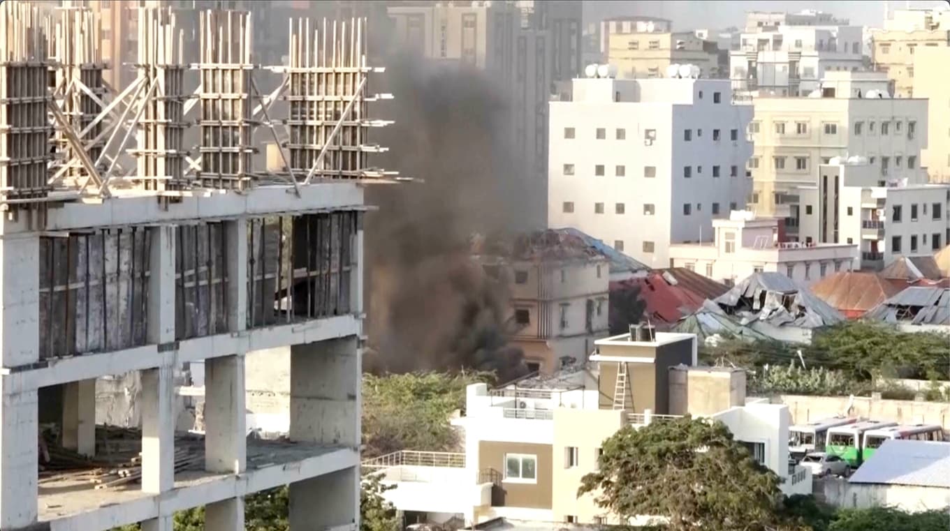 Ett fängelse i närheten av presidentpalatset i Mogadishu har angripits. Foto: AP/TT
