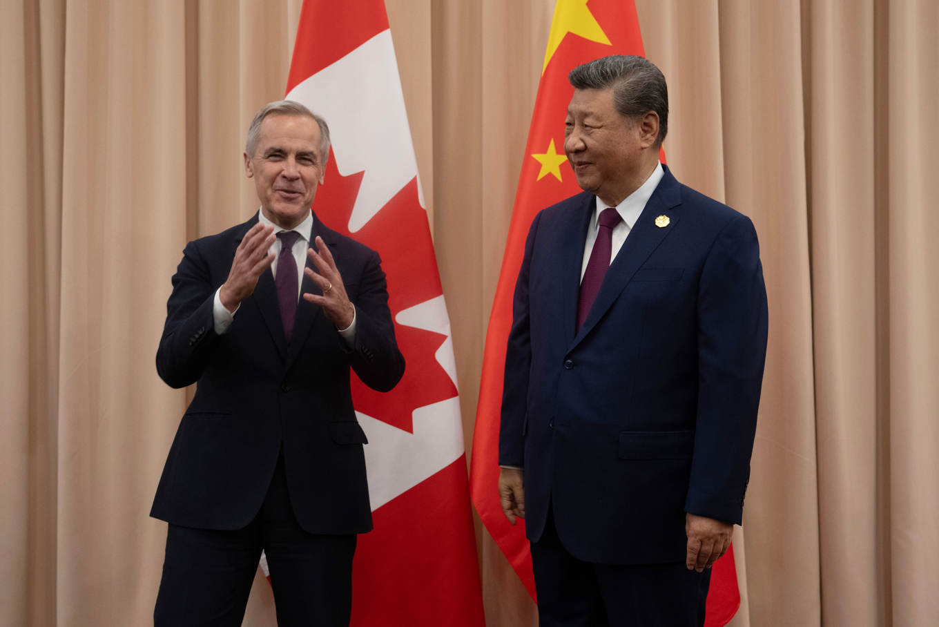 Kanadas premiärminister Mark Carney och Kinas ledare Xi Jinping inför mötet i Gyeongju, Sydkorea. Foto: Adrian Wyld/The Canadian Press via AP/TT