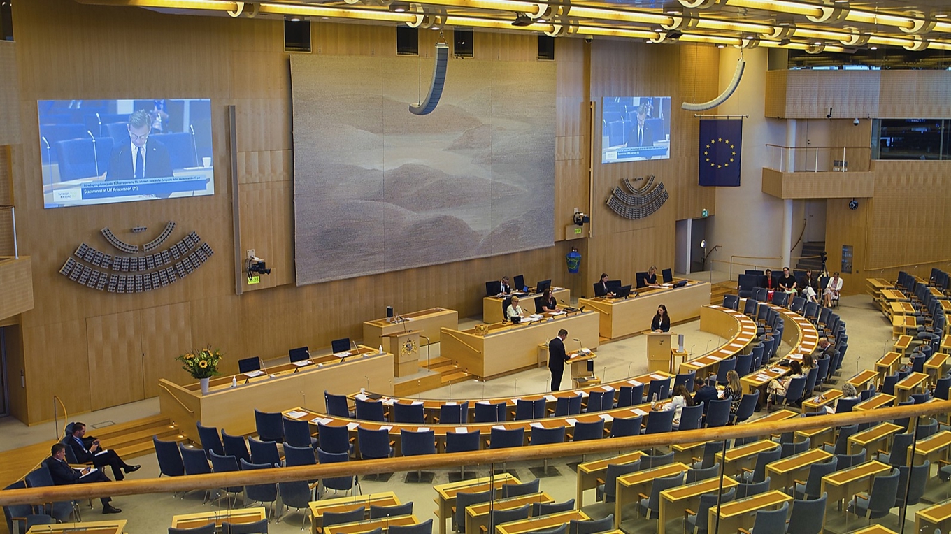 Hanteringen av tusentals motioner är resurskrävande och stjäl tid från riksdagens kanslier och ledamöter, skriver Anne-Marie Pålsson. Foto: AlanMorris/Shutterstock