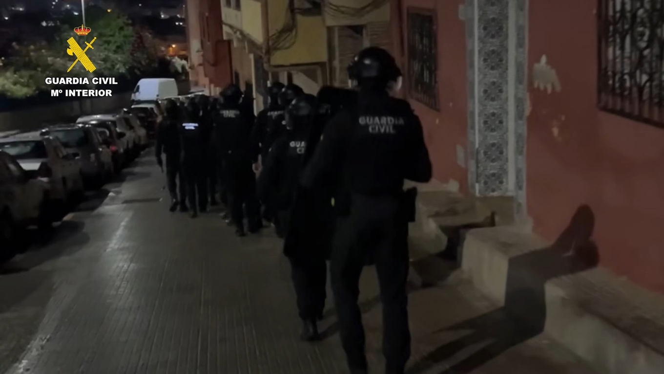 Den spanska polisen har gripit elva personer misstänkta för människosmuggling. Foto: Guardia Civil