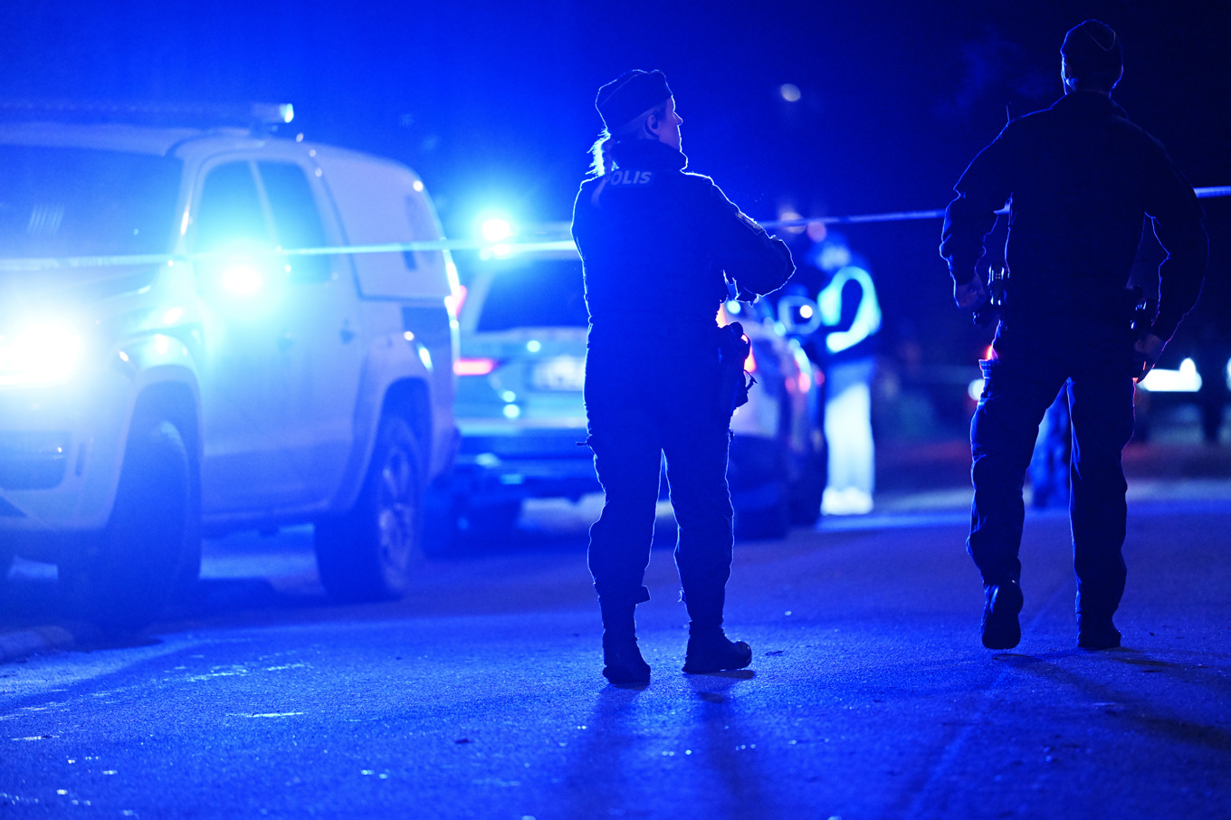 Polis på plats i Bromma efter dödskjutningen i onsdags. Foto: Fredrik Sandberg/TT