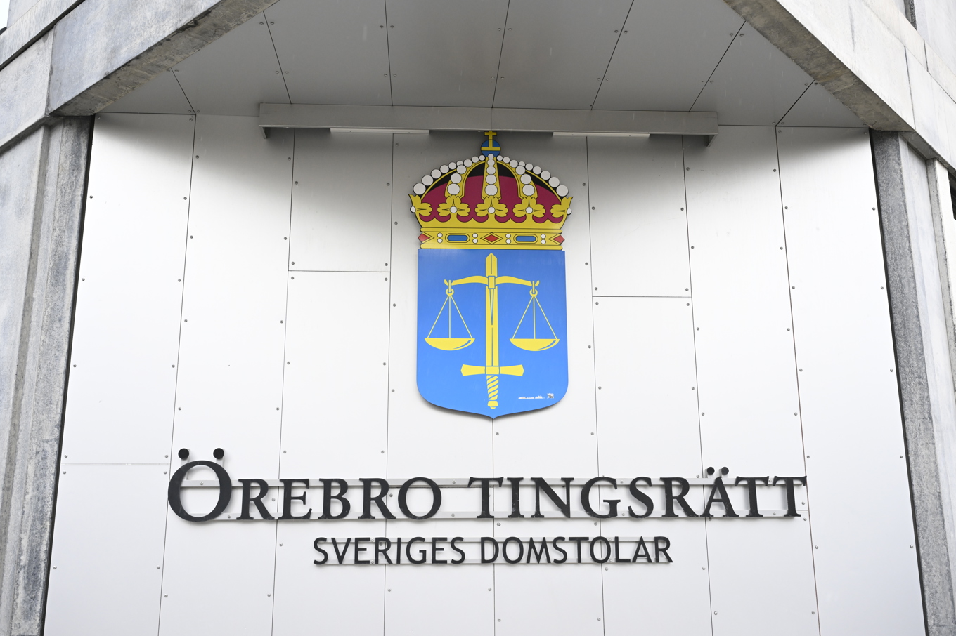 En polis har begärts häktad för grov misshandel. Förhandling sker i Örebro tingsrätt på tisdag. Arkivbild. Foto: Jessica Gow/TT