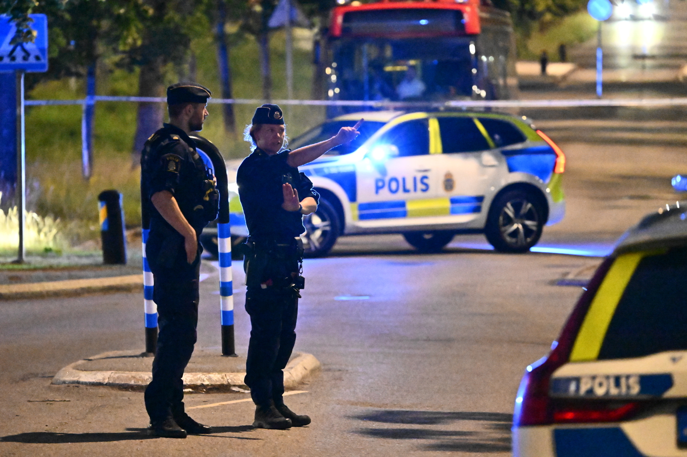 Polisen på plats i Vårby efter mordförsöket i somras. Arkivbild. Foto: Anders Wiklund/TT
