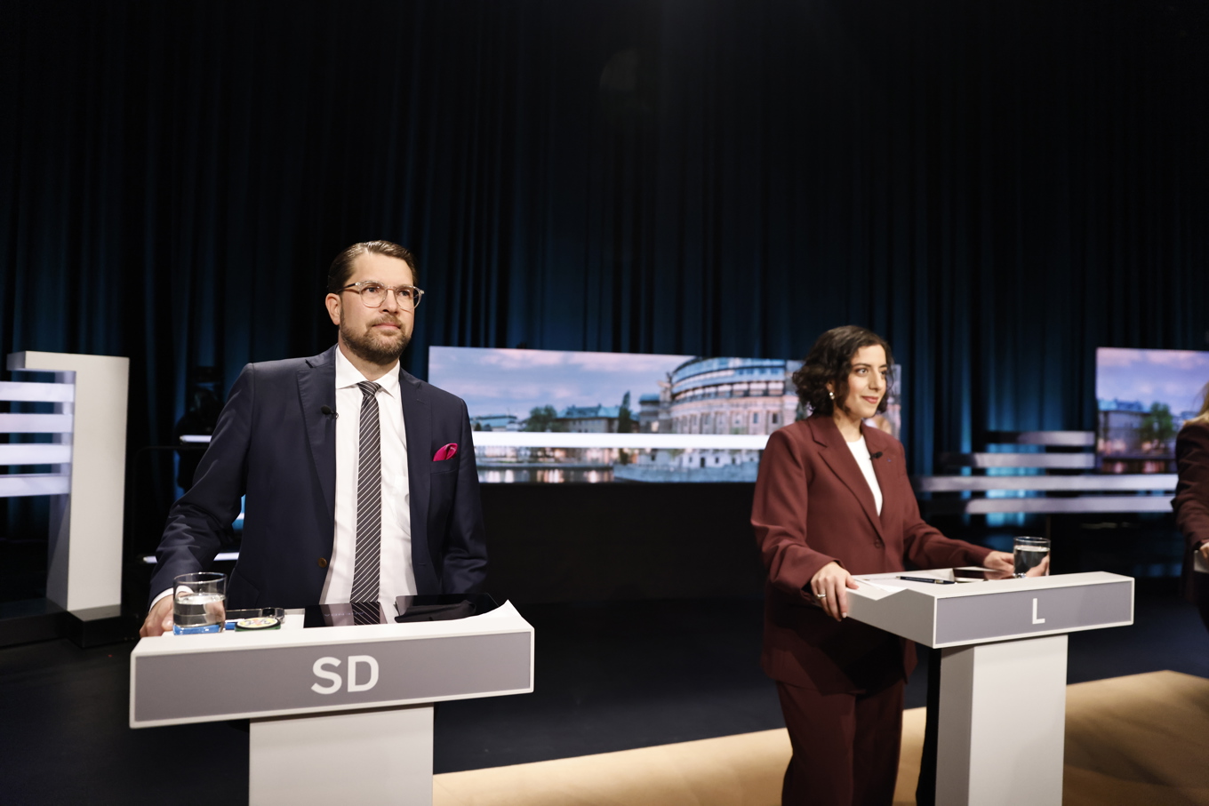 Jimmie Åkesson (SD) och Simona Mohamsson (L), till höger, ingår i dag ett budgetsamarbete. Foto: Caisa Rasmussen/TT