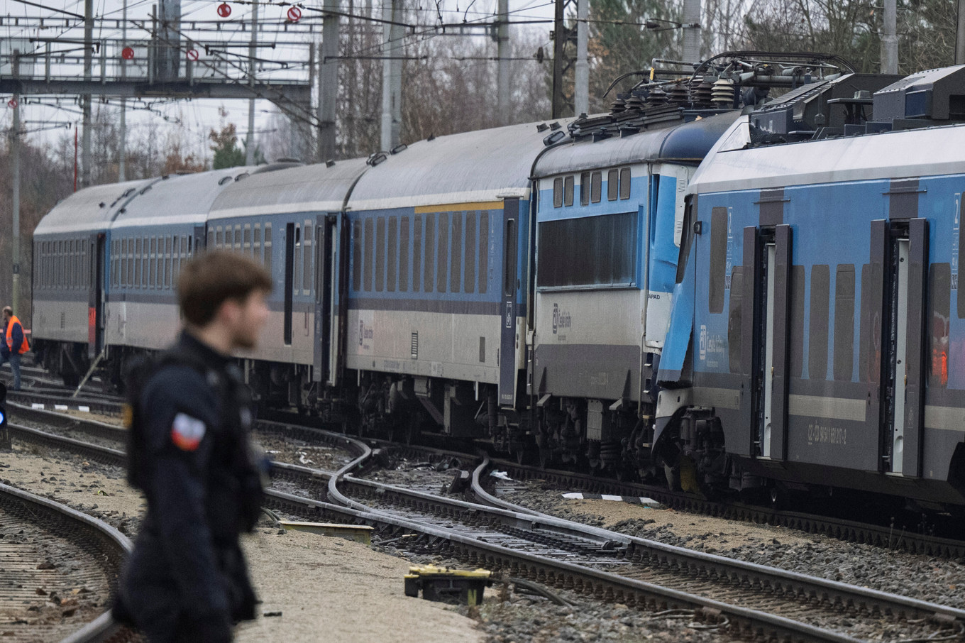 Ett expresståg och ett mindre passagerartåg kolliderade i Ceske Budejovice i södra Tjeckien. Foto: Vaclav Pancer/CTK via AP/TT