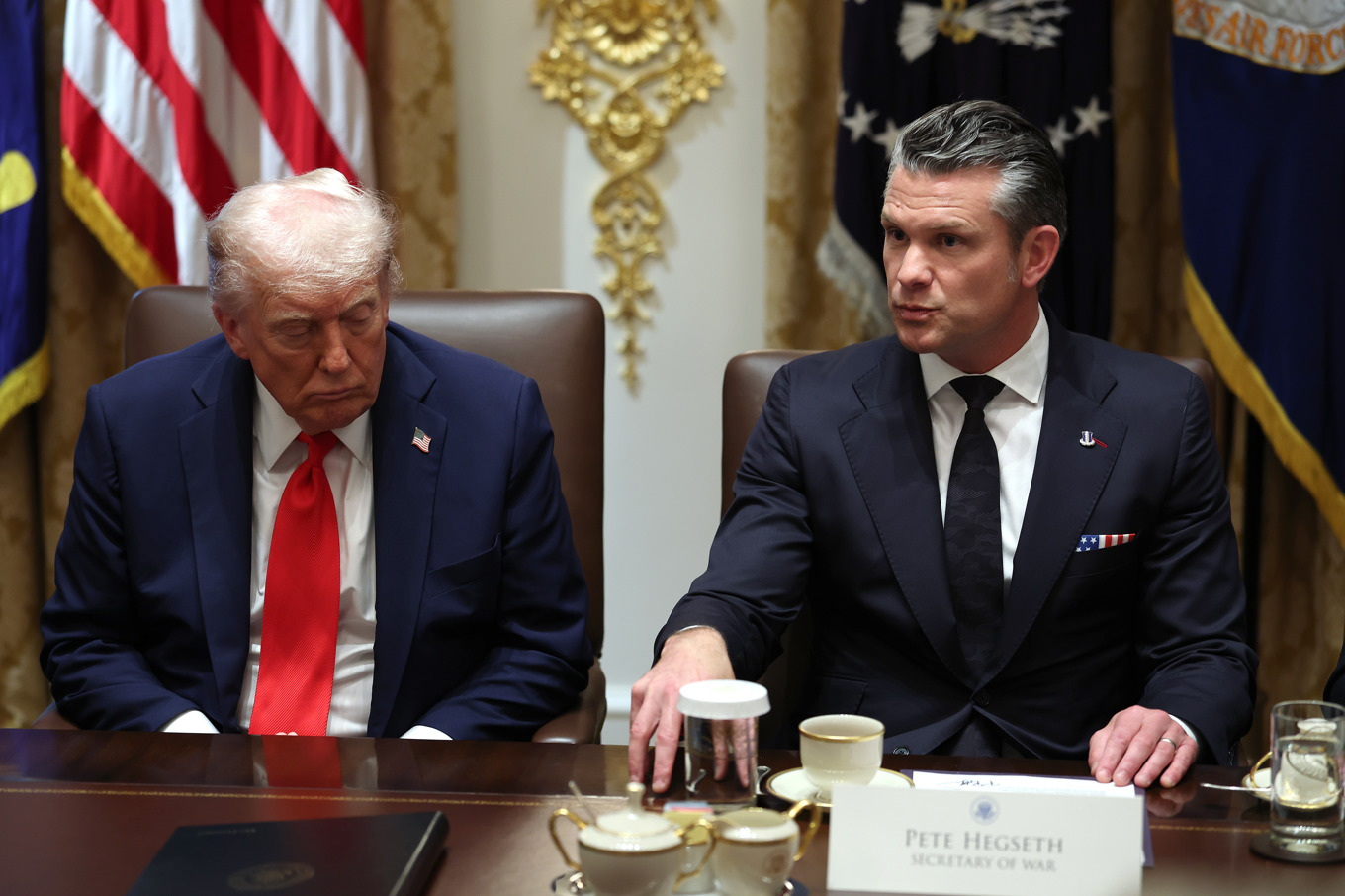 USA:s president Donald Trump och landets krigsminister Pete Hegseth under ett kabinettsmöte. Foto: Anna Moneymaker/Getty Images