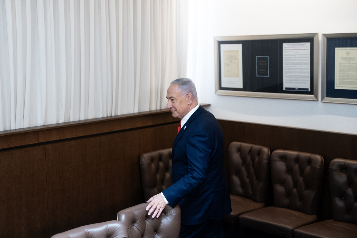 Israels premiärminister Benjamin Netanyahu har flera rättsprocesser emot sig. Foto: Nathan Howard/POOL/AFP via Getty Images