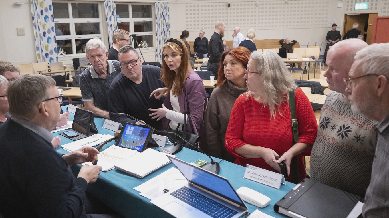 Hälsoeffekterna av att vara kommunpolitiker ska kartläggas. På bilden fullmäktigeledamöter i Sölvesborg. Foto: Johan Nilsson/TT