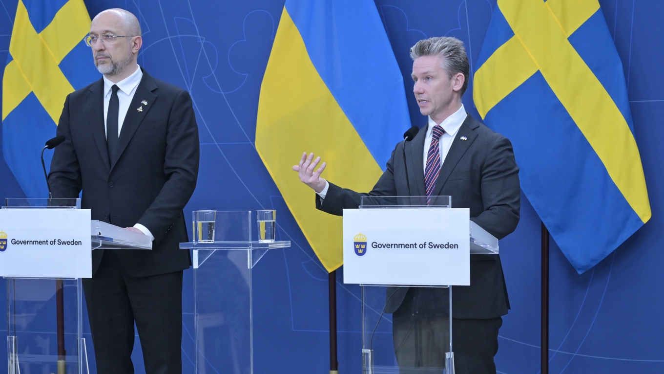 Försvarsminister Pål Jonson (M) och Ukrainas premiärminister Denys Sjmyhal undertecknade på torsdagen en avsiktsförklaring om ett fördjupat militärt samarbete. Foto: Roger Sahlström.