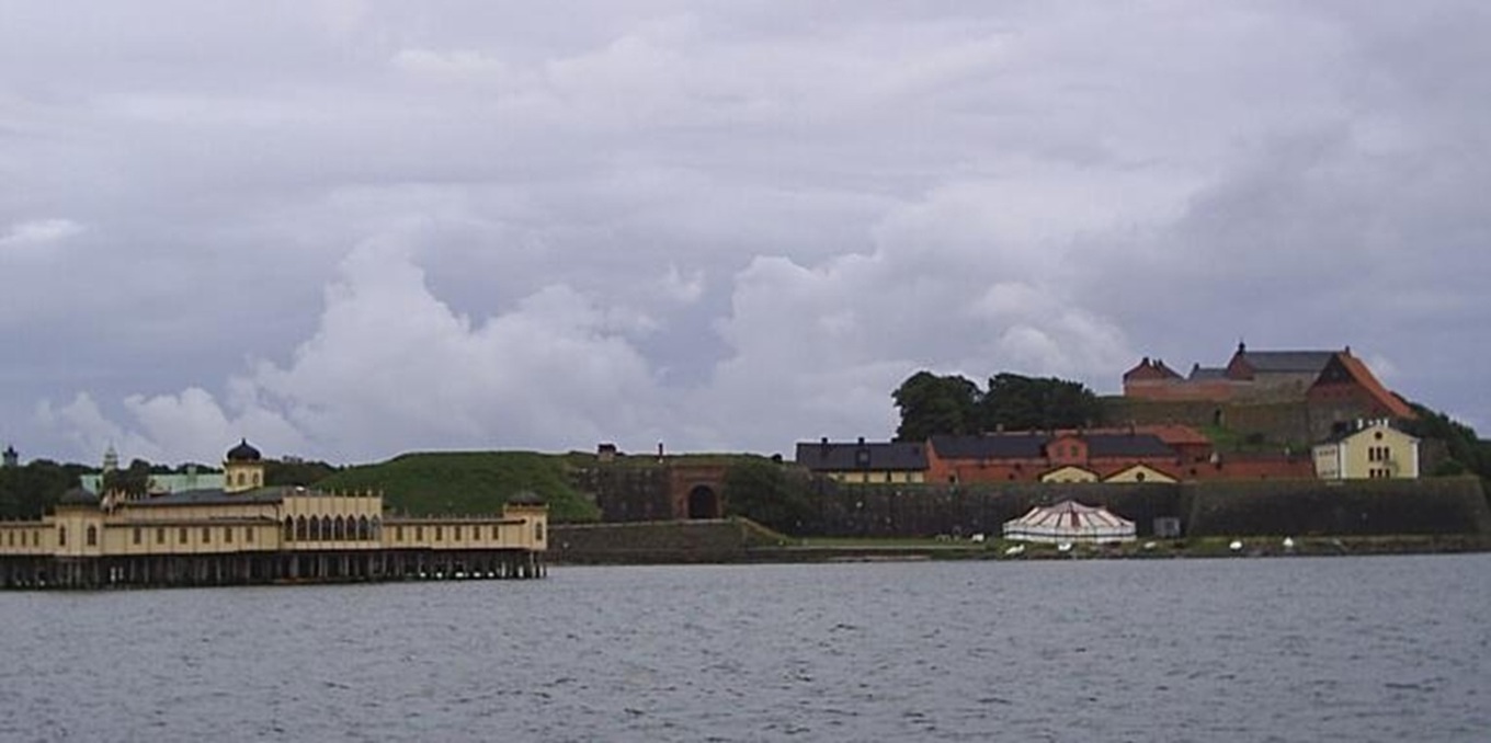 I Varberg, med fästning och kallbadhus, delades det årliga Leninpriset ut i år till Andreas Malm. Foto: CC By SA 3,0