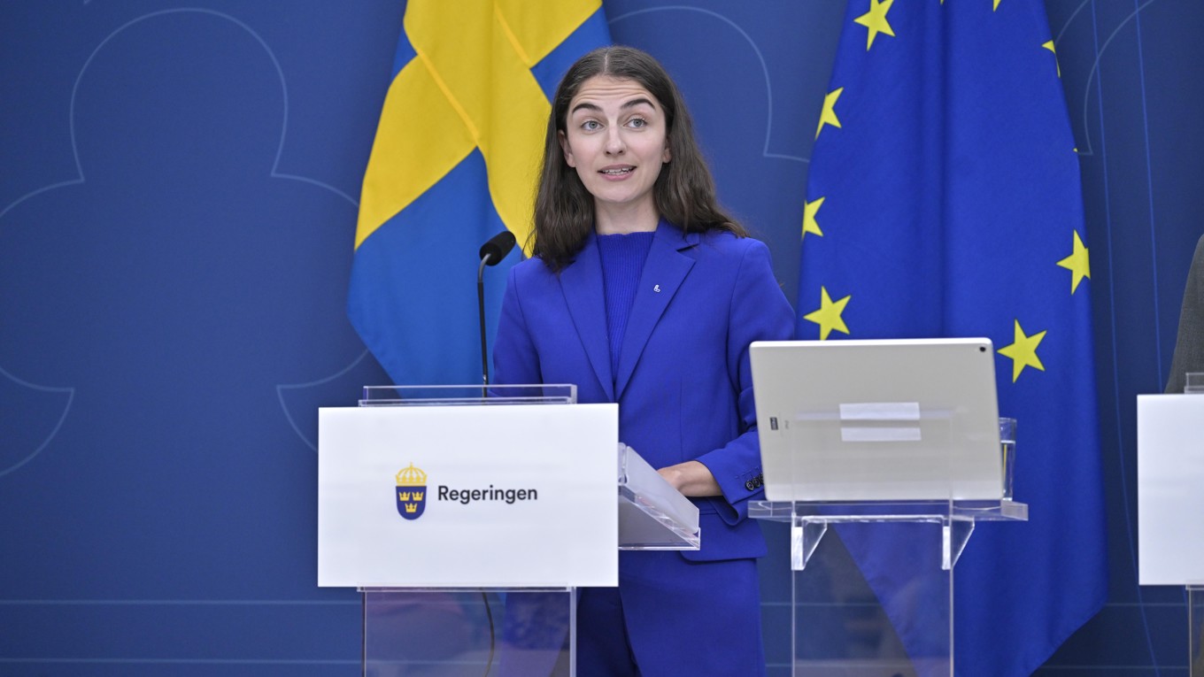 Klimat- och miljöminister Romina Pourmokhtari (L). Regeringen vill se en ökad robusthet i livsmedelskedjan. Foto: Roger Sahlström