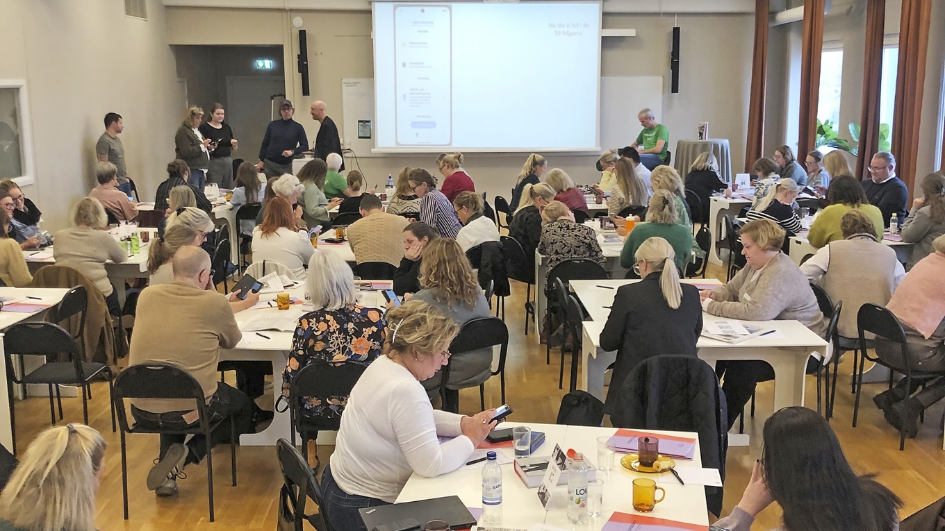 Verksamhetscheferna laddar ner första versionen av hälsoappen på den årliga verksamhetskonferensen i slutet av oktober i år. Foto: Mats Janson