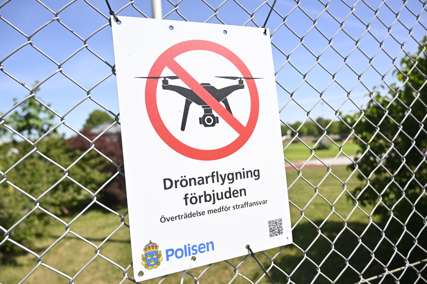 Bild från i somras då det rådde förbud att flyga drönare över Spånga IP under Järvaveckan i Stockholm. Foto: Henrik Montgomery/TT