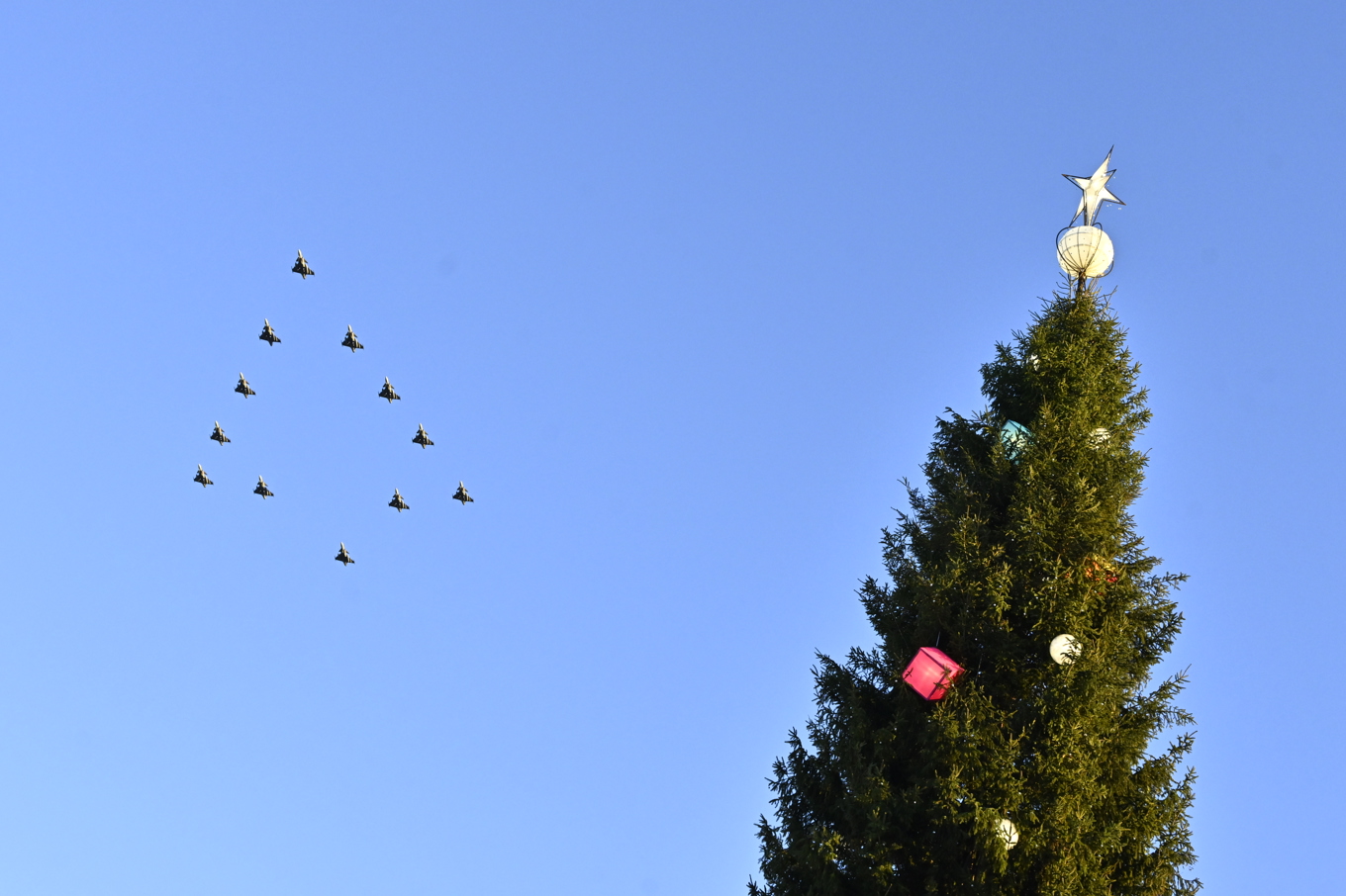 Julgransflygning av Blekinge flygflottilj (F17) över Stockholm 2024. Arkivbild. Foto: Anders Wiklund/TT