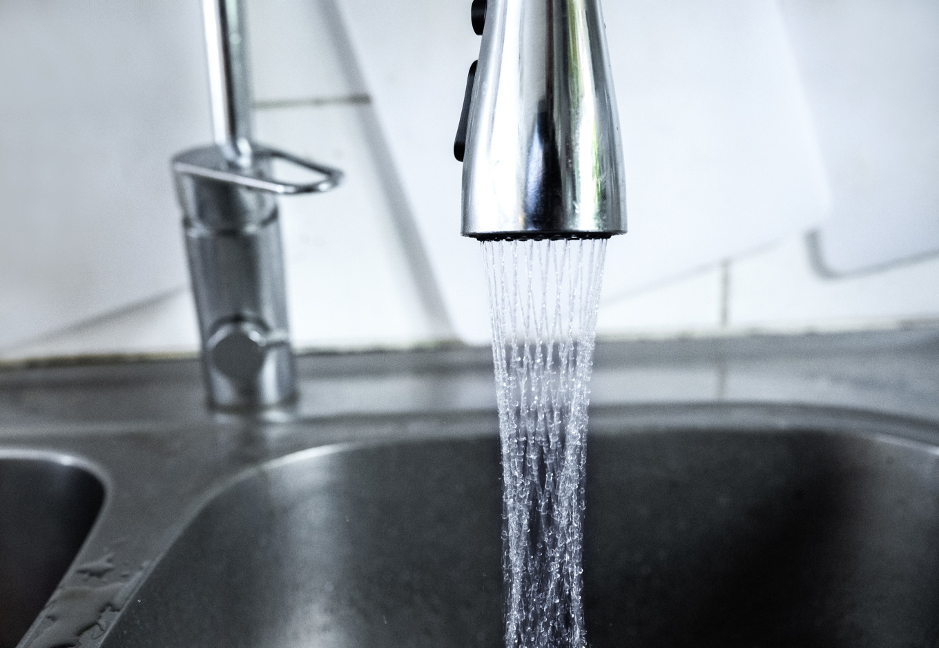 Visbyborna får ställa in sig på att koka dricksvattnet hela januari. Arkivbild. Foto: Claudio Bresciani/TT