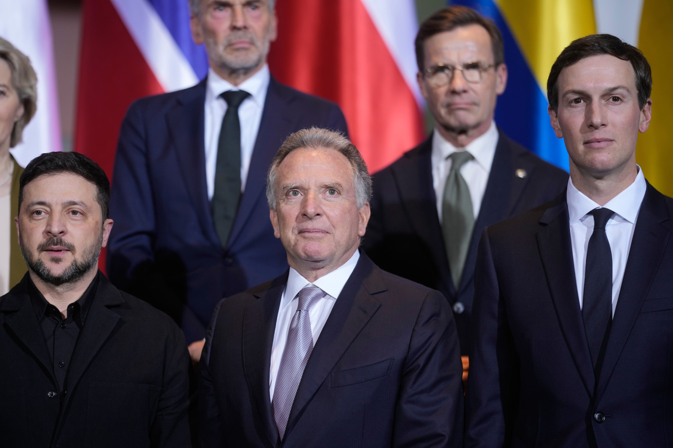 Ukrainas president Volodymyr Zelenskyj och USA-sändebuden Steve Witkoff och Jared Kushner. Arkivbild. Foto: Markus Schreiber/AP/TT