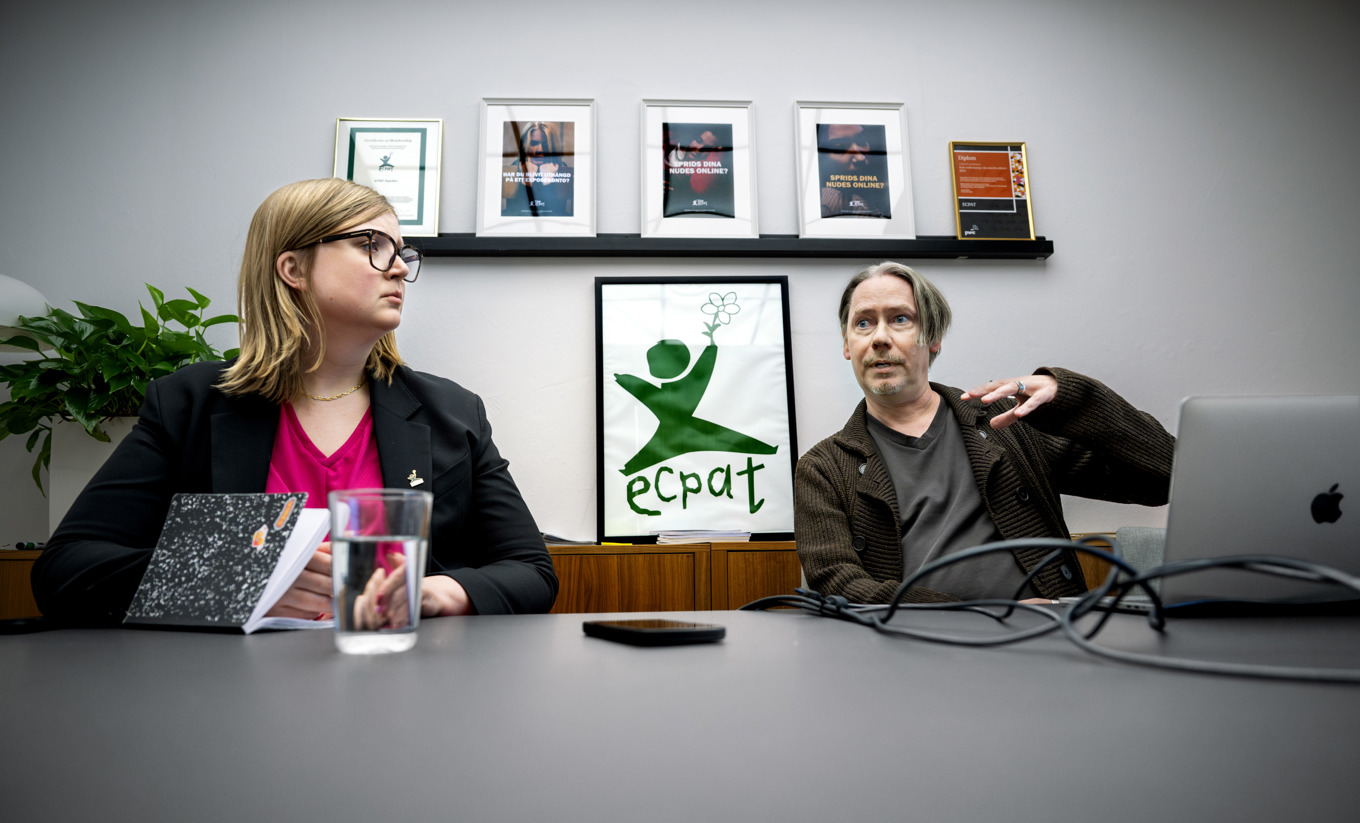 Susanna Pettersson, barnrättsjurist, och Thomas Andersson, utredare och senior rådgivare, på Ecpats kontor i Stockholm. Foto: Claudio Bresciani/TT