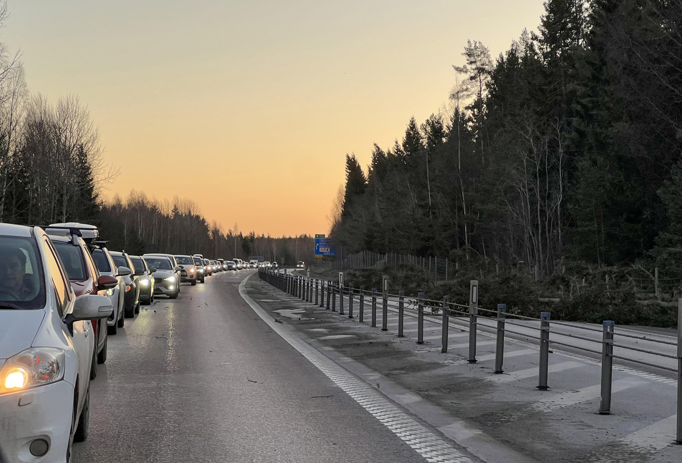 Stillastående köer på E4 mellan Gävle och Söderhamn på grund av stormen Johannes. Foto: Susanna Persson Öste/TT