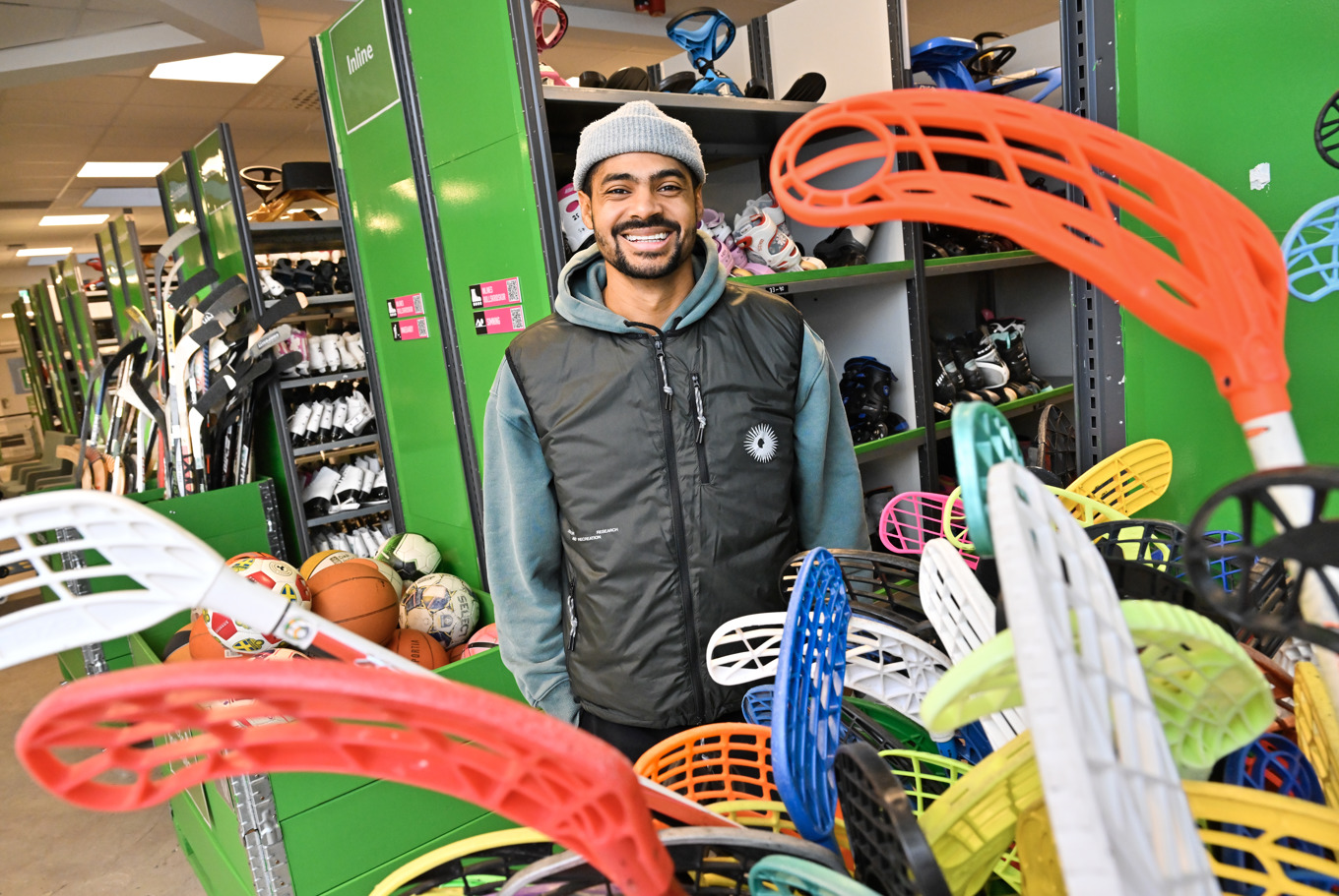 Före detta längdhopparen Michel Tornéus på Fritidsbanken i Skärholmen. Foto: Jonas Ekströmer/TT