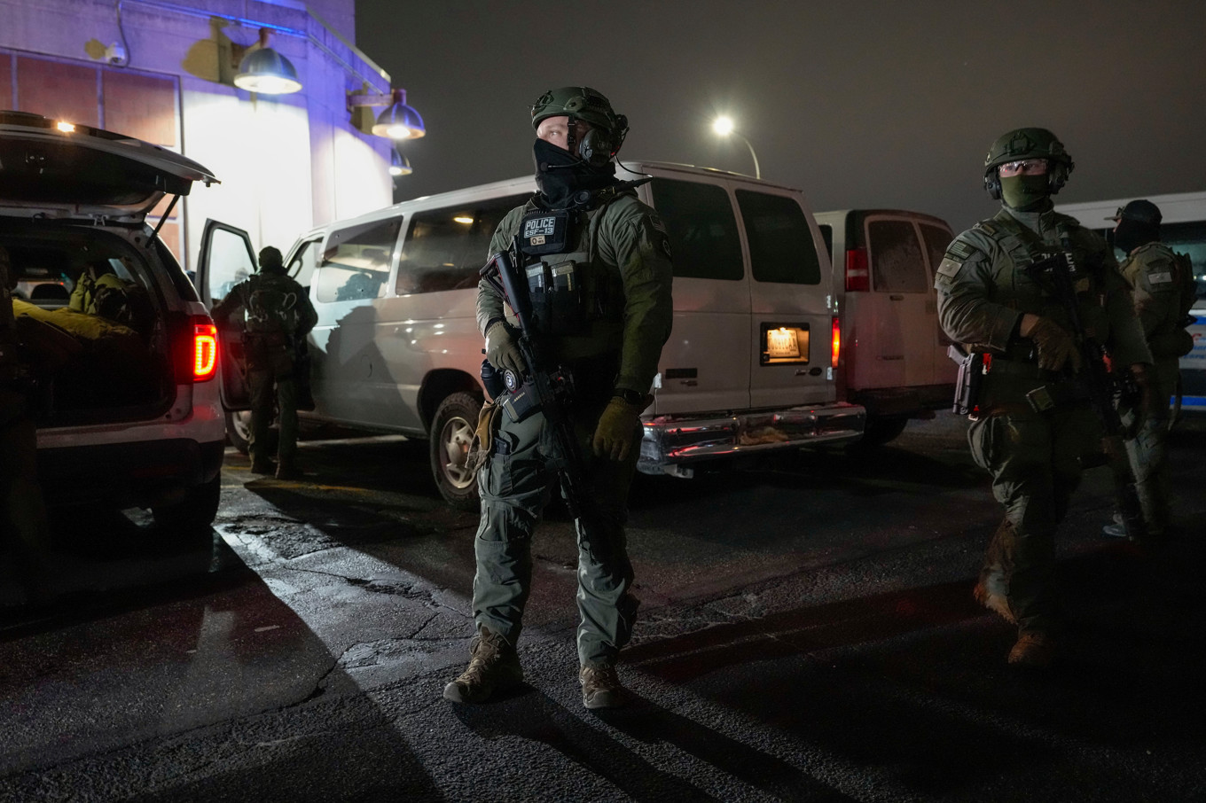 Venezuelas president Nicolás Maduro fördes till häktet under natten till söndagen, svensk tid. Foto: Yuki Iwamura/AP/TT