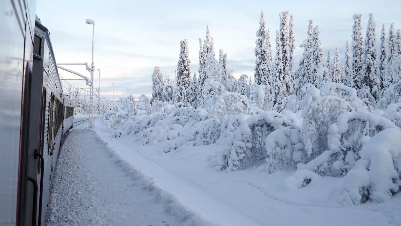 Hela underhållsskulden på landets statliga vägar ska vara löst till år 2037, bedömer Trafikverket. Foto: Göran Fält
