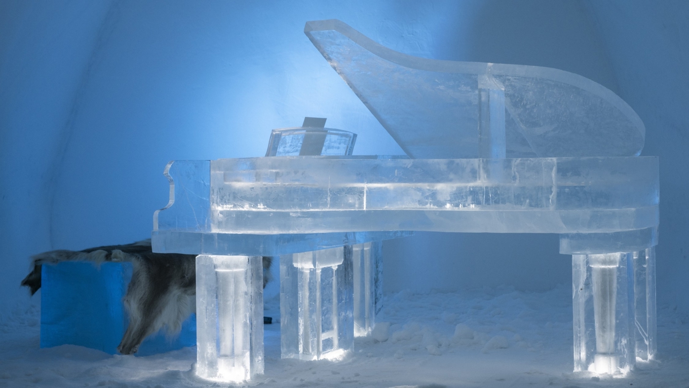 Isflygeln är ett musikaliskt inslag i år hos Icehotel. Foto: Asaf Kliger/www.icehotel.com