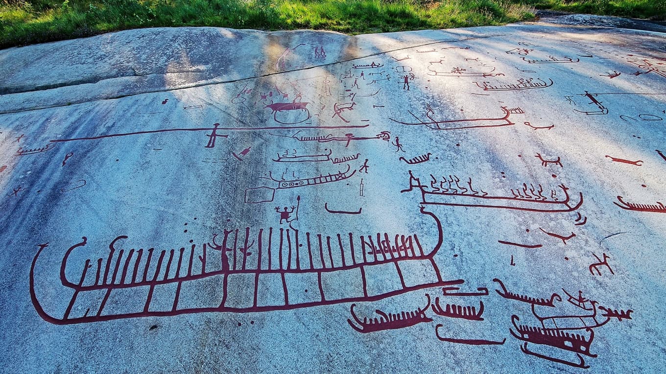 Hällristningar utförda under bronsåldern i Norden har länge fascinerat forskare. Här i Vitlycke, Tanums kommun. Foto: David Pineda Svenske/Shutterstock