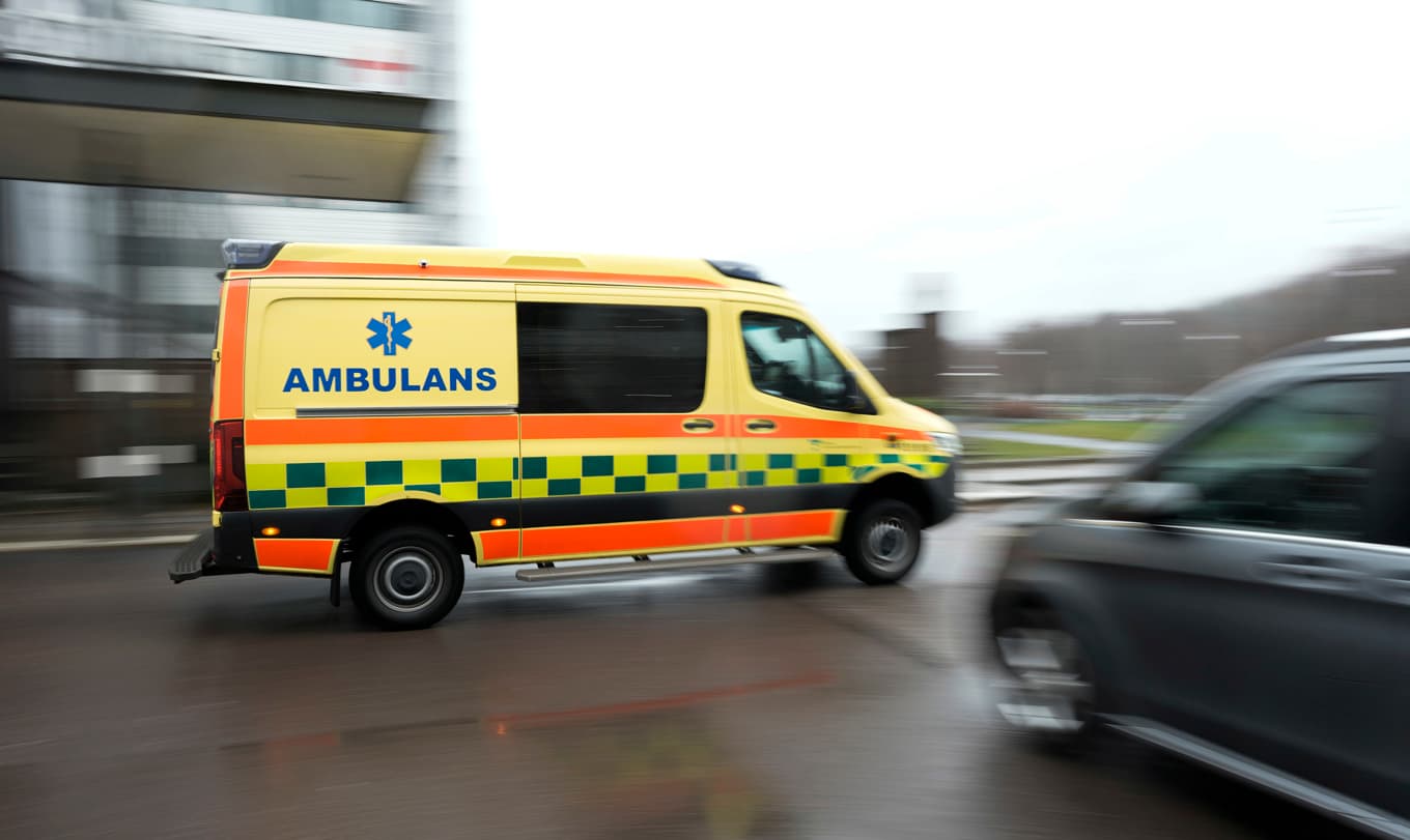 Mannen fördes till sjukhus i ambulans. Arkivbild. Foto: Björn Larsson Rosvall/TT