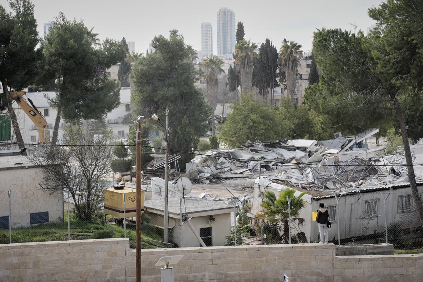 Israeliska bulldozrar river Unrwas lokaler i östra Jerusalem. Foto: Mahmoud Illean/AP/TT
