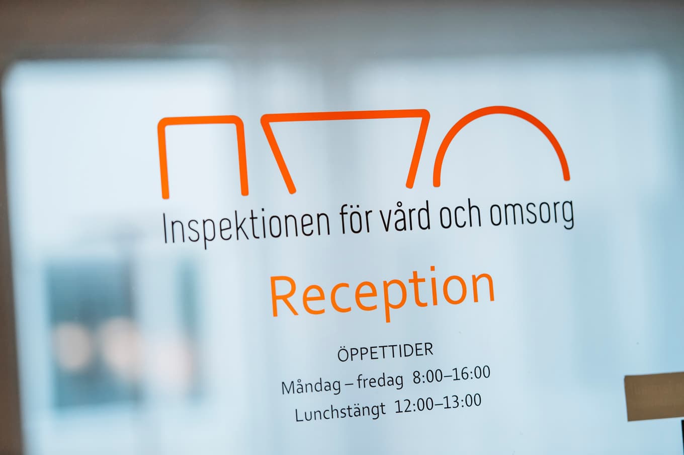 En patient på ett äldreboende blev lämnad en hel natt utan kontinuerlig tillsyn och hittades avliden under morgonen. Händelsen har anmälts till Ivo. Arkivbild. Foto: Stina Stjernkvist/TT