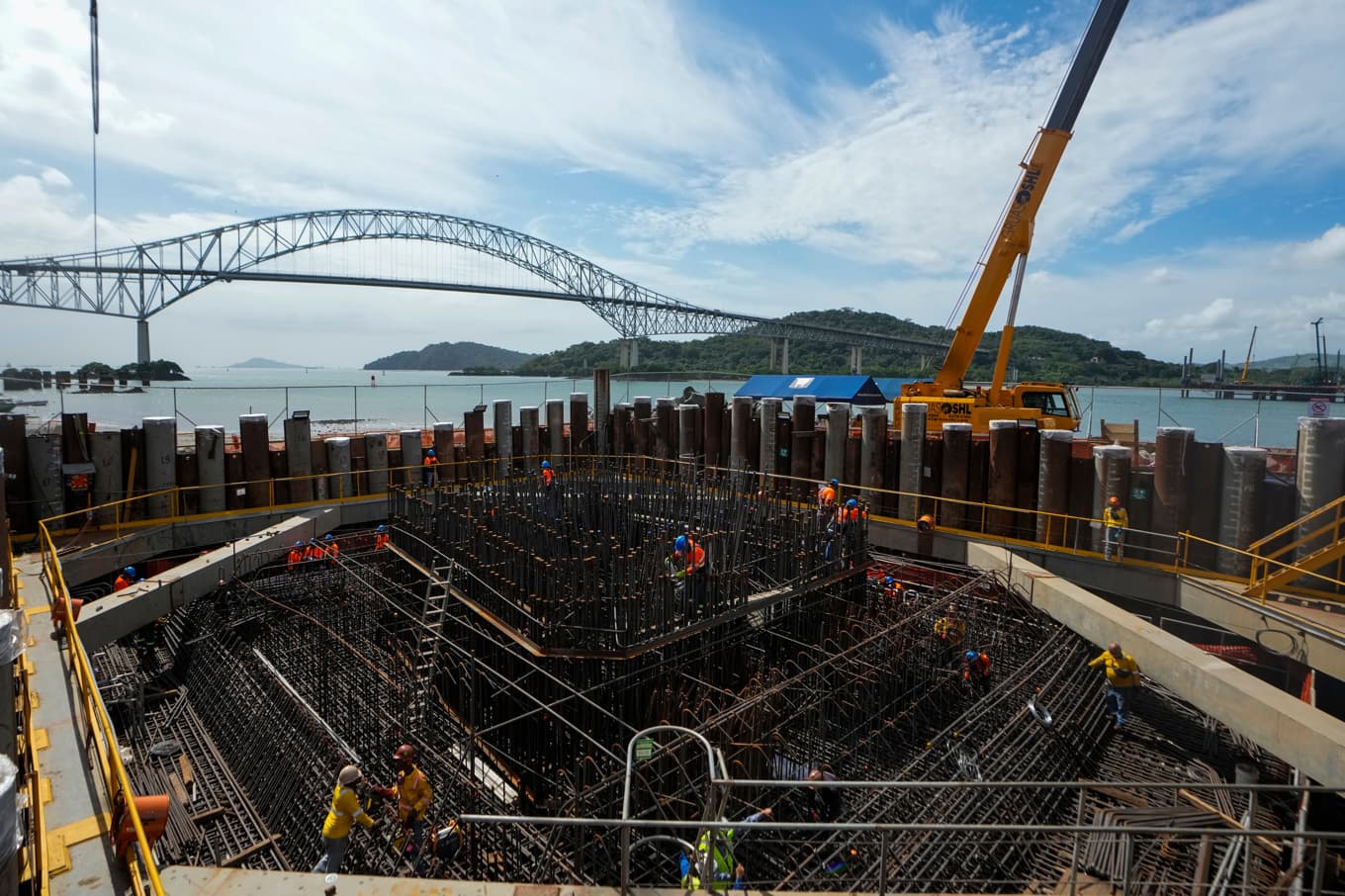 Panamakanalen är en av världens viktigaste handelsleder. Bild från ett brobygge i kanalen i slutet av förra året. Foto: Matias Delacroix/AP/TT