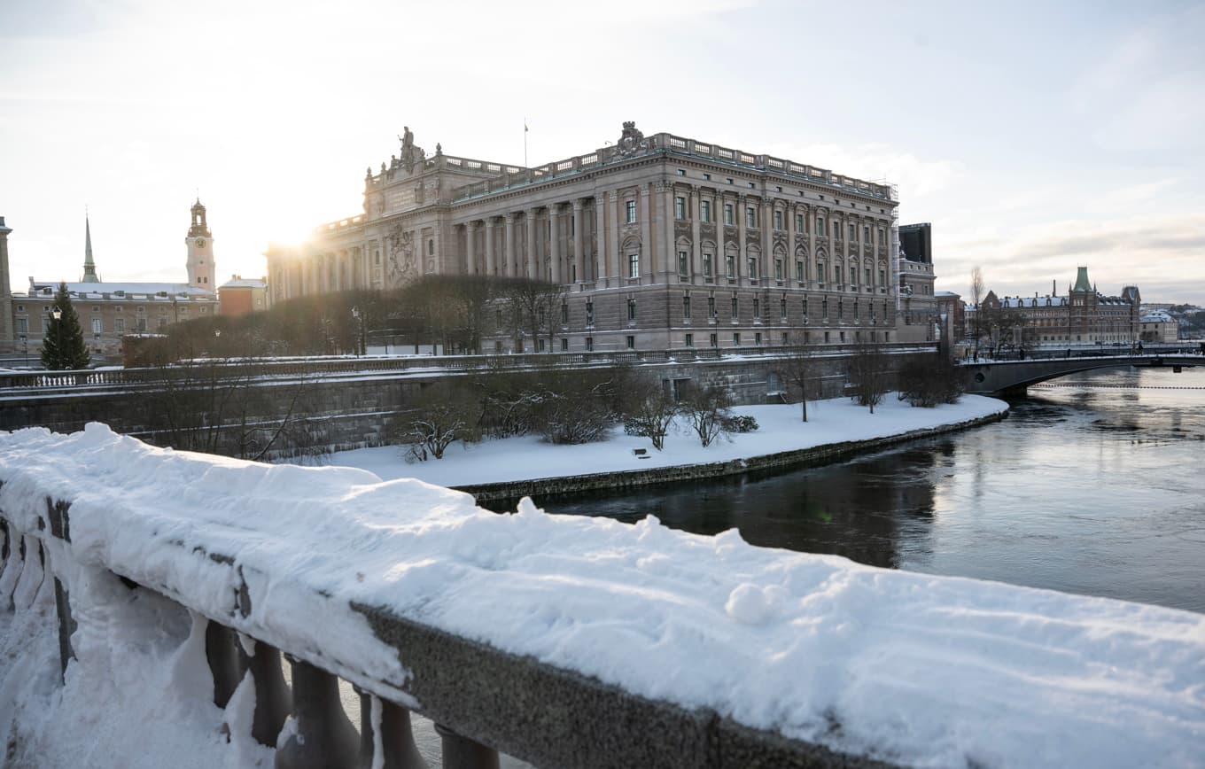 Två personer har flugit med drönare över riksdagshuset. Arkivbild. Foto: Fredrik Sandberg/TT