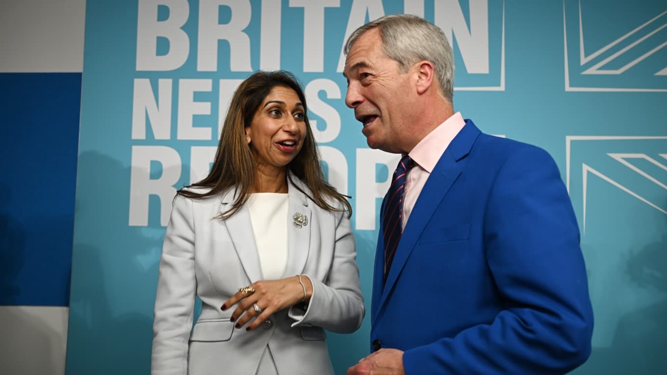 Suella Braverman, tidigare inrikesminister i den brittiska regeringen, tillsammans med Reform UK-ledaren Nigel Farage. Foto: Leon Neal/Getty Images