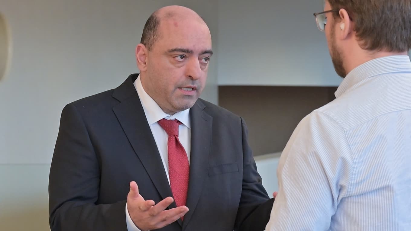 Nima Gholam Ali Pour (SD) vill se skärpta åtgärder mot Iran och kräver att Islamiska revolutionsgardet terrorstämplas. Foto: Roger Sahlström.