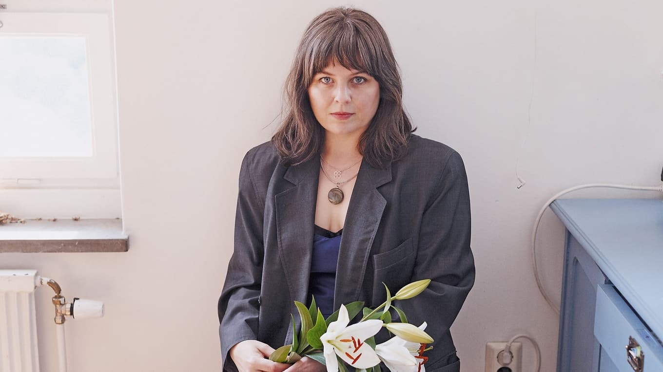 Linda Segtnan är född 1986 och bosatt i Stockholm. Foto: Märta Thisner/Albert Bonniers Förlag