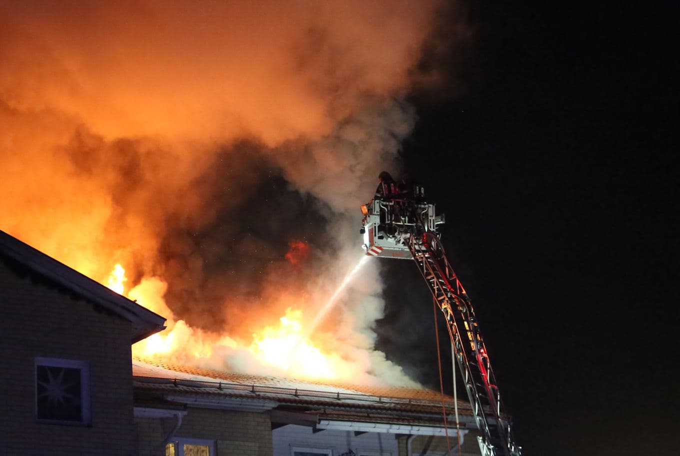 Strax innan 01 hade ingen förts i väg i ambulans, enligt SOS Alarm. Foto: Stockholm blåljus/TT