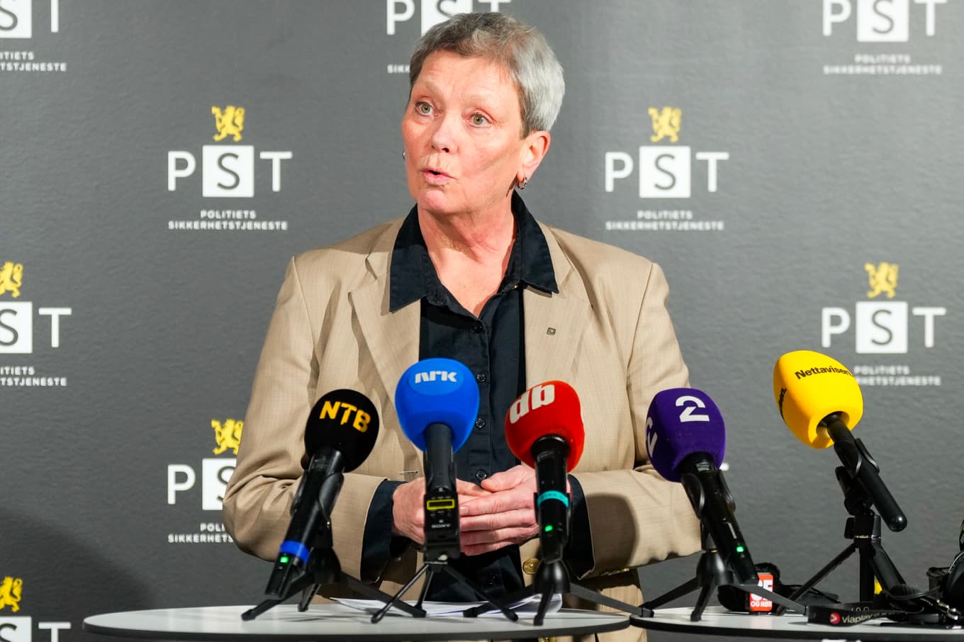 PST-chefen Beate Gangås på presskonferensen. Foto: Amanda Pedersen Giske/NTB/TT