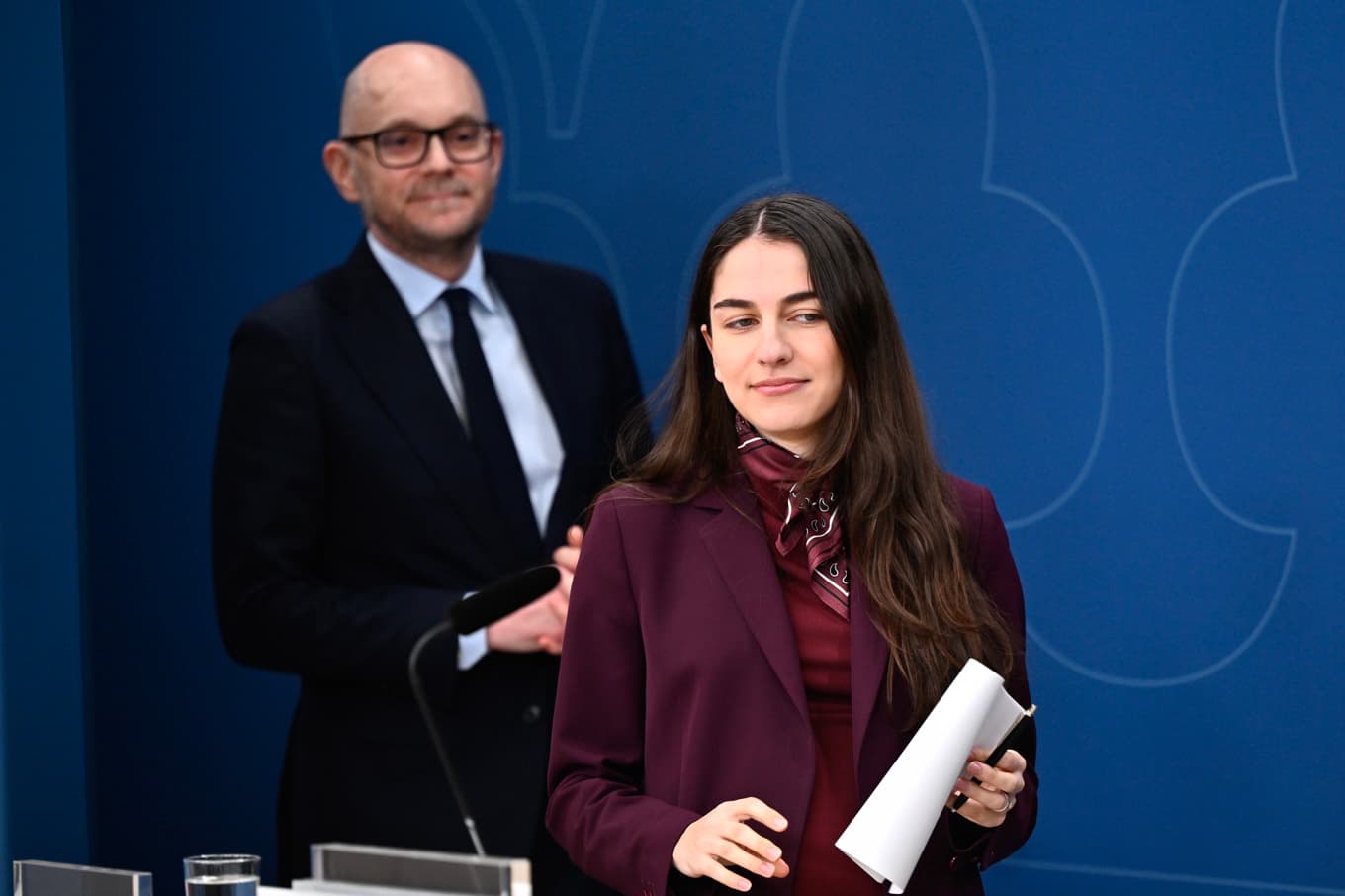 Klimat- och miljöminister Romina Pourmokhtari (L) tillsammans med arbetsmarknadsminister Johan Britz (L). Foto: Anders Wiklund/TT