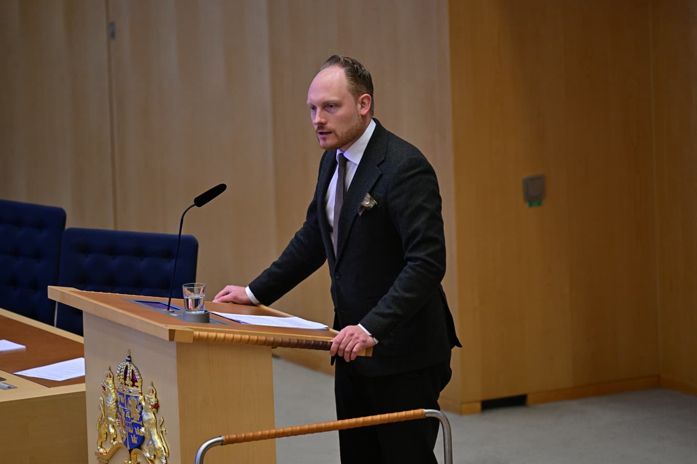 Aron Emilsson (SD) i riksdagen. Foto: Magnus Lejhall/TT