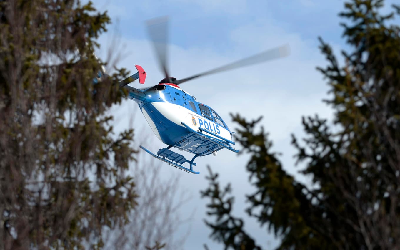 Helikopter har kallats in för att undersöka lavinlarmet. Arkivbild. Foto: PONTUS LUNDAHL / TT