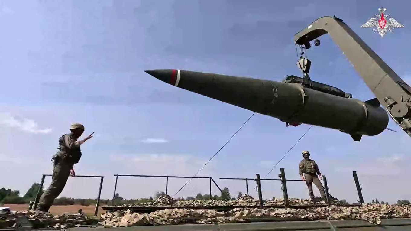 Vid fabriken i Votkinsk uppges bland annat ballistiska så kallade Iskanderrobotar produceras. Bild från en rysk-belarusisk övning med en robot av typen i Kaliningrad i september 2025. Foto: Rysslands försvarsdepartement via AP/TT