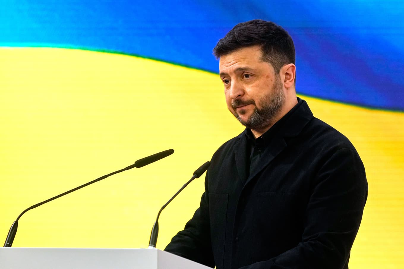 Volodymyr Zelenskyj menar att Putin redan startat tredje världskriget. Arkivbild. Foto: Michael Probst/AP/TT