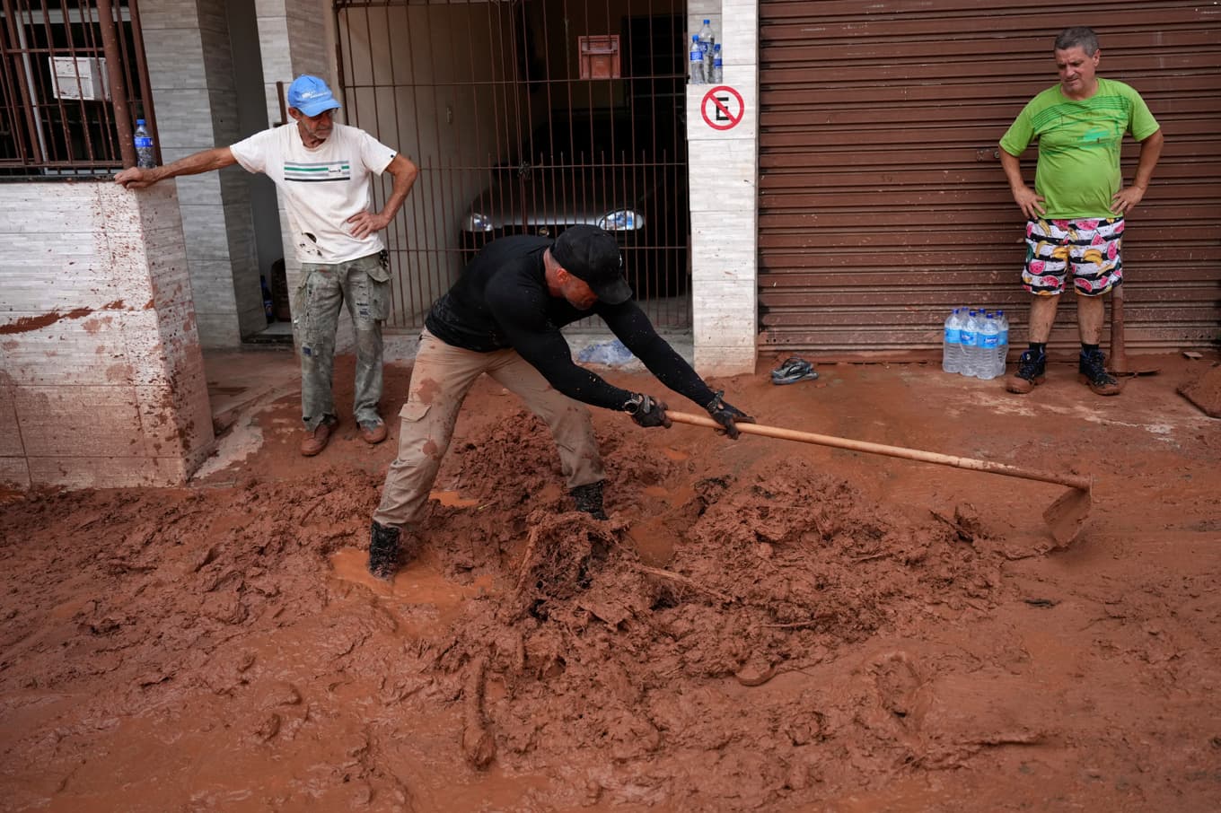 Regn och jordskred har drabbat de boende i Juiz de Fora i delstaten Minas Gerais, Brasilien. Foto: Silvia Izquierdo /AP/TT