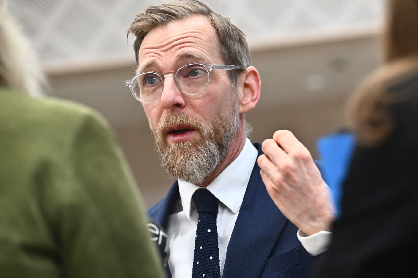 Socialminister Jakob Forssmed (KD) har tagit emot en ny utredning. Foto: Claudio Bresciani/TT