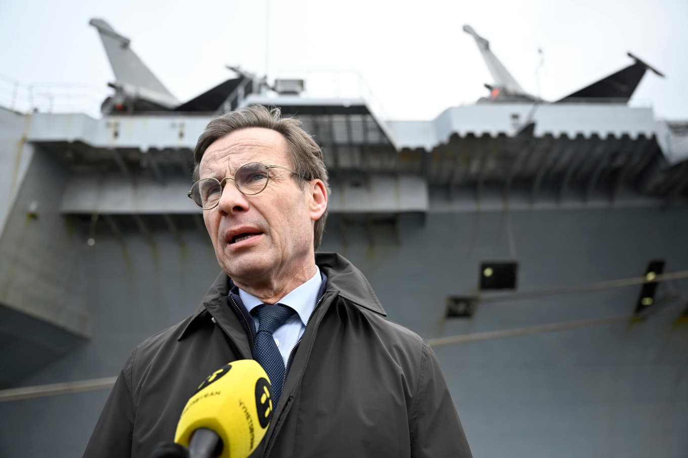 Statsminister Ulf Kristersson på det franska hangarfartyget Charles De Gaulle under ett besök i Malmö i fredags. Foto: Johan Nilsson/TT