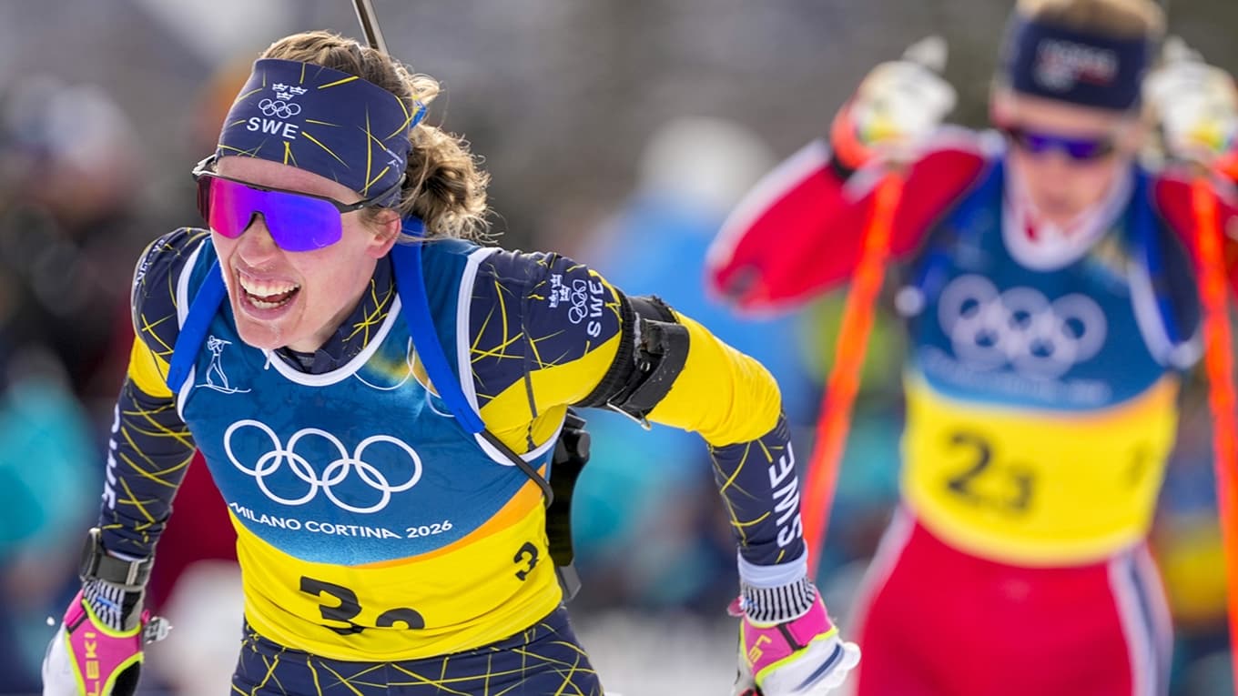 Skidskytten Elvira Öberg tycker att det ska vara prispengar i OS. Det förklarade hon efter Sveriges silver i onsdagens stafett. Epoch Times sportchef Jonas Arnesen håller med och förstår att idrottarna känner sig utnyttjade. Foto: Heiko Junge